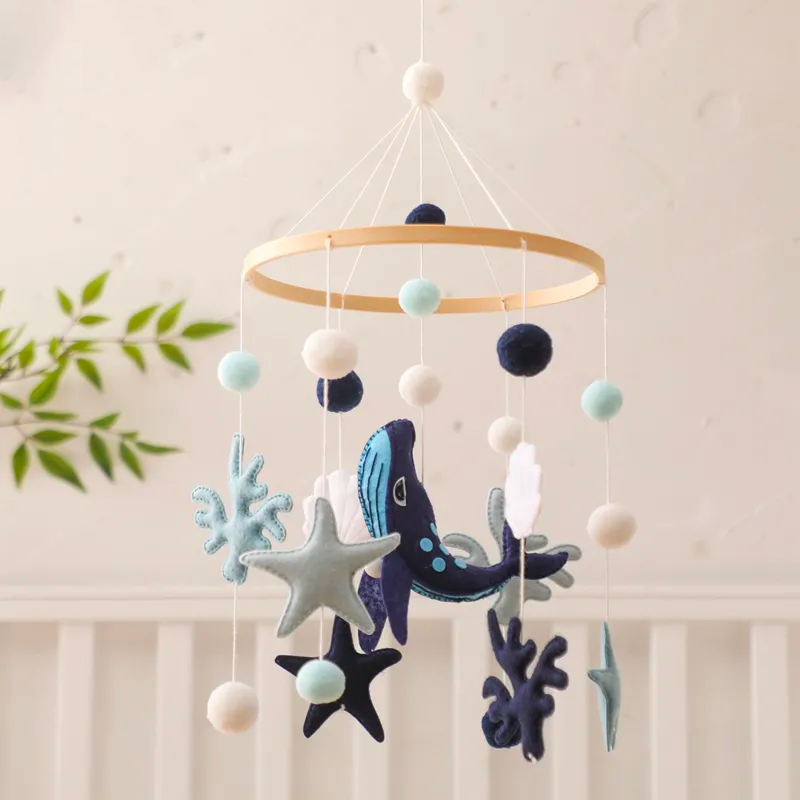 Mobile bebe musical baleine