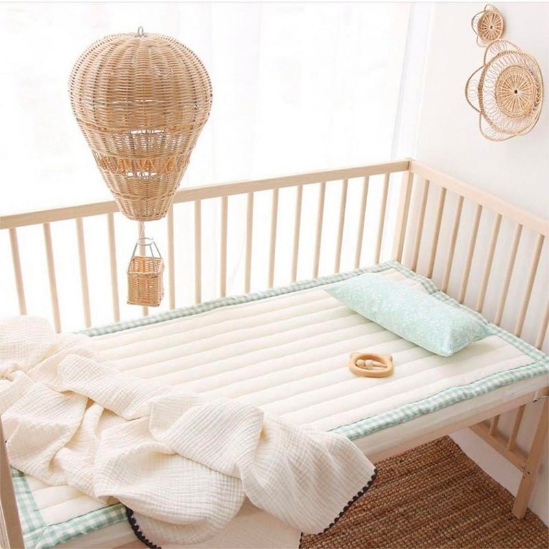 Montgolfière décorative gris clair à suspendre dans la chambre de bébé !